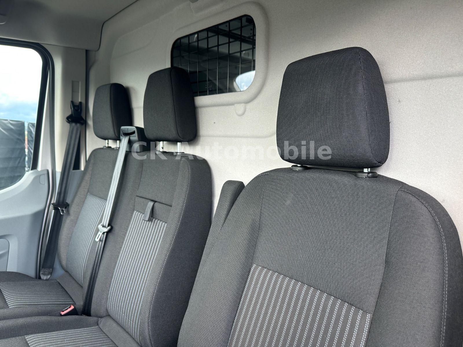 Fahrzeugabbildung Ford Transit Kasten 350 H2L3 Trend/Navi/Klima/PDC