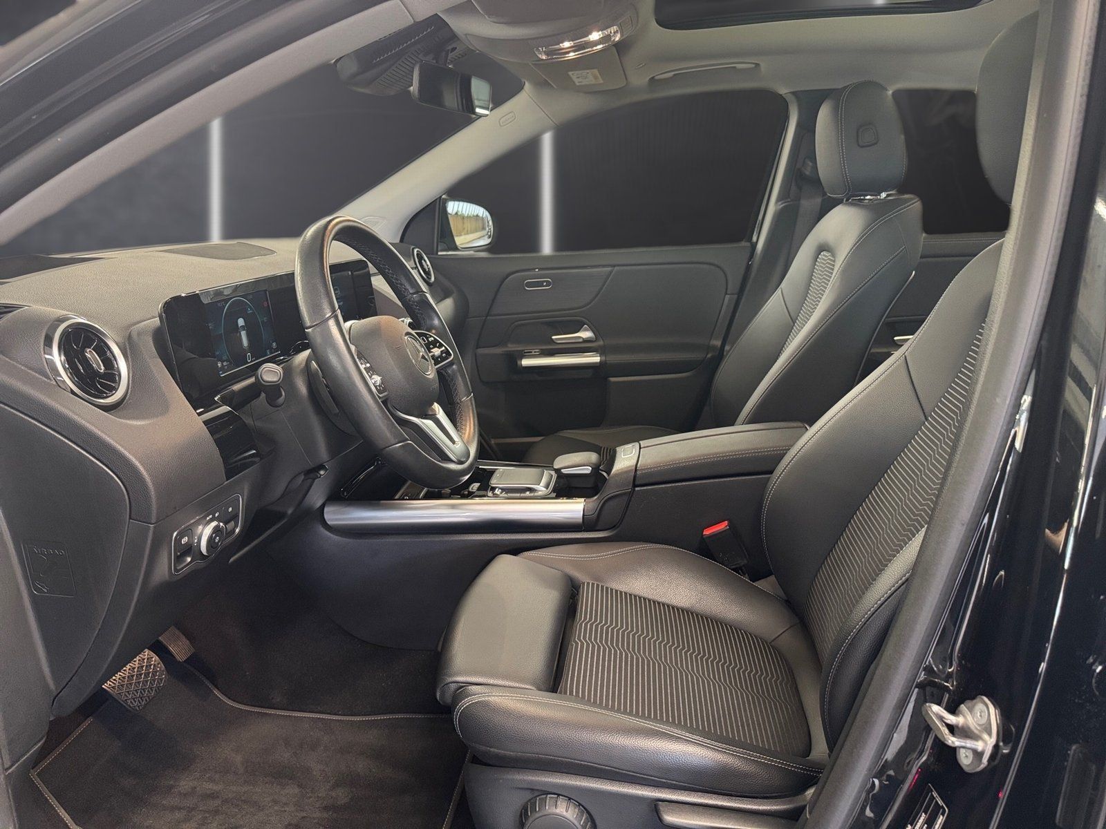 Fahrzeugabbildung Mercedes-Benz GLA 200 Progressive*Pano*Distro*HuD*MBeam*Totwi*