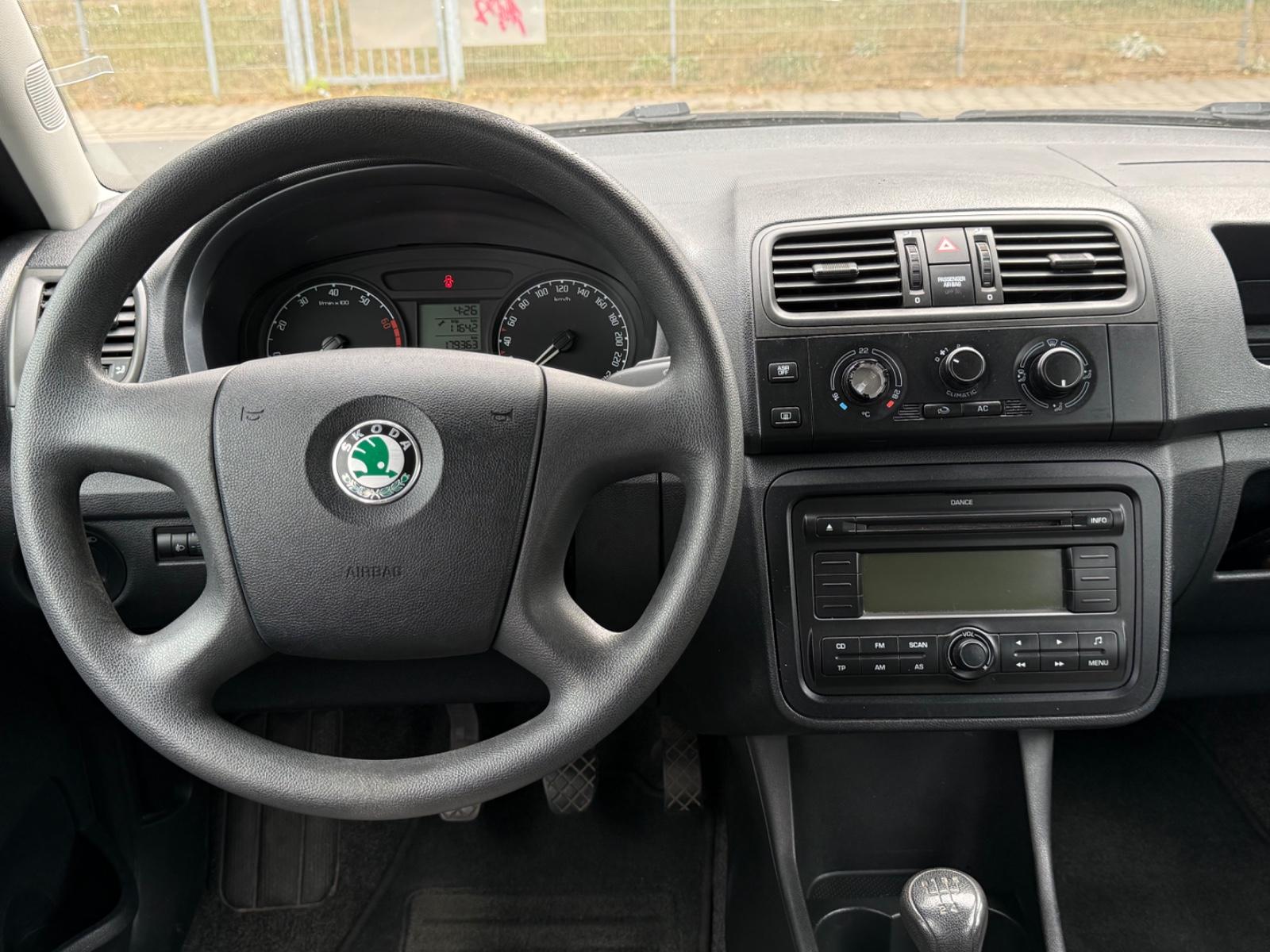 Skoda Fabia 2009 — photo 11