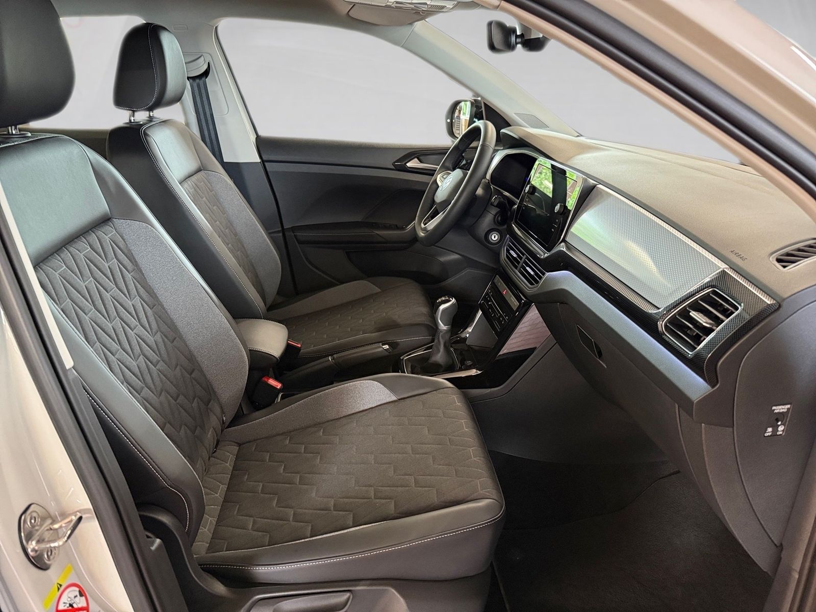 Volkswagen T-Cross - Bild 10