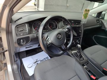 Volkswagen Golf - 8