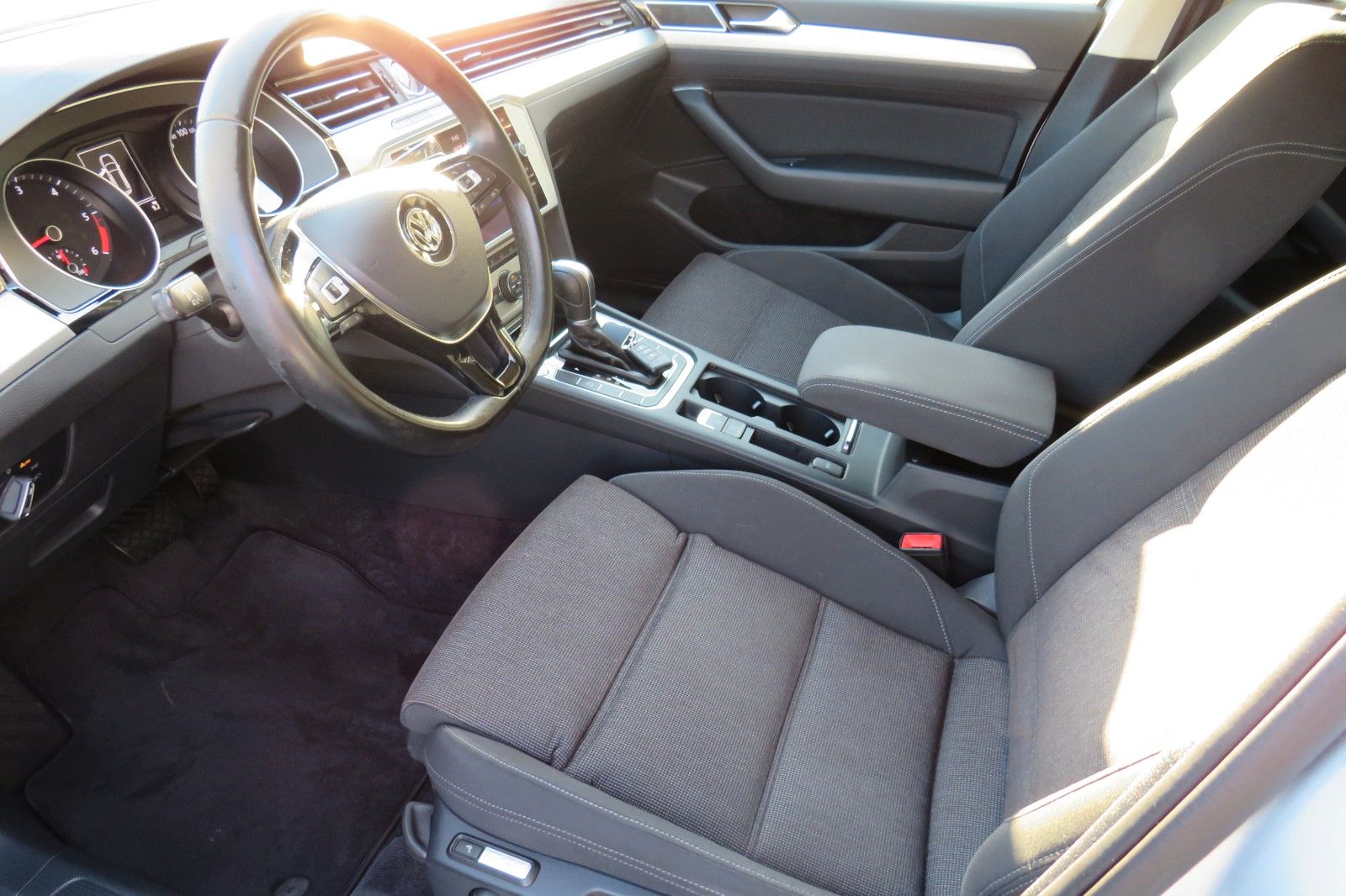 Fahrzeugabbildung Volkswagen Passat Variant Comfortline TDI DSG AHK NAVI