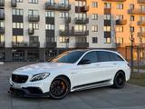 Mercedes-Benz C 63 AMG C 63 T AMG S AMG S - Mercedes-Benz C 63 AMG: Weiß