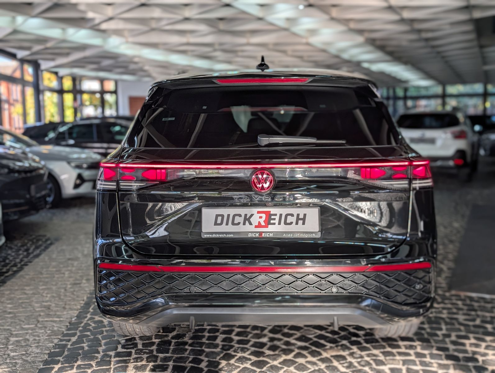 Fahrzeugabbildung Volkswagen Tayron R-Line 360°H&K HUD PANO IQ-LIGHT BLACK 7S