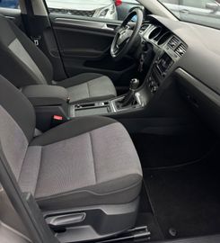 Volkswagen Golf - 10