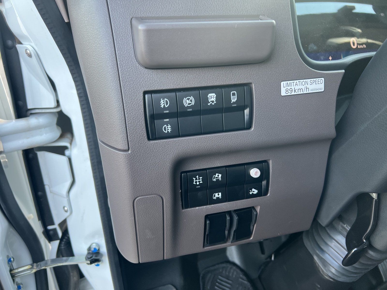 Fahrzeugabbildung Andere 7C18M eCanter Meiller Trigenius 3-Seiten mit Box