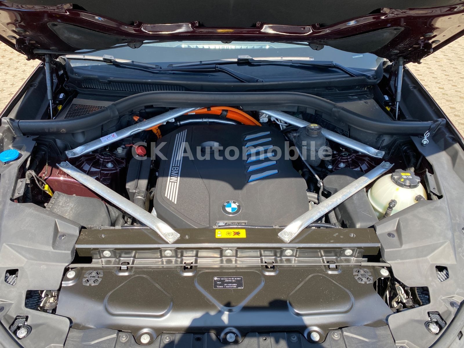 Fahrzeugabbildung BMW X5 xDrive 45e Individual/HeadUp/360°Kam/LED/AHK
