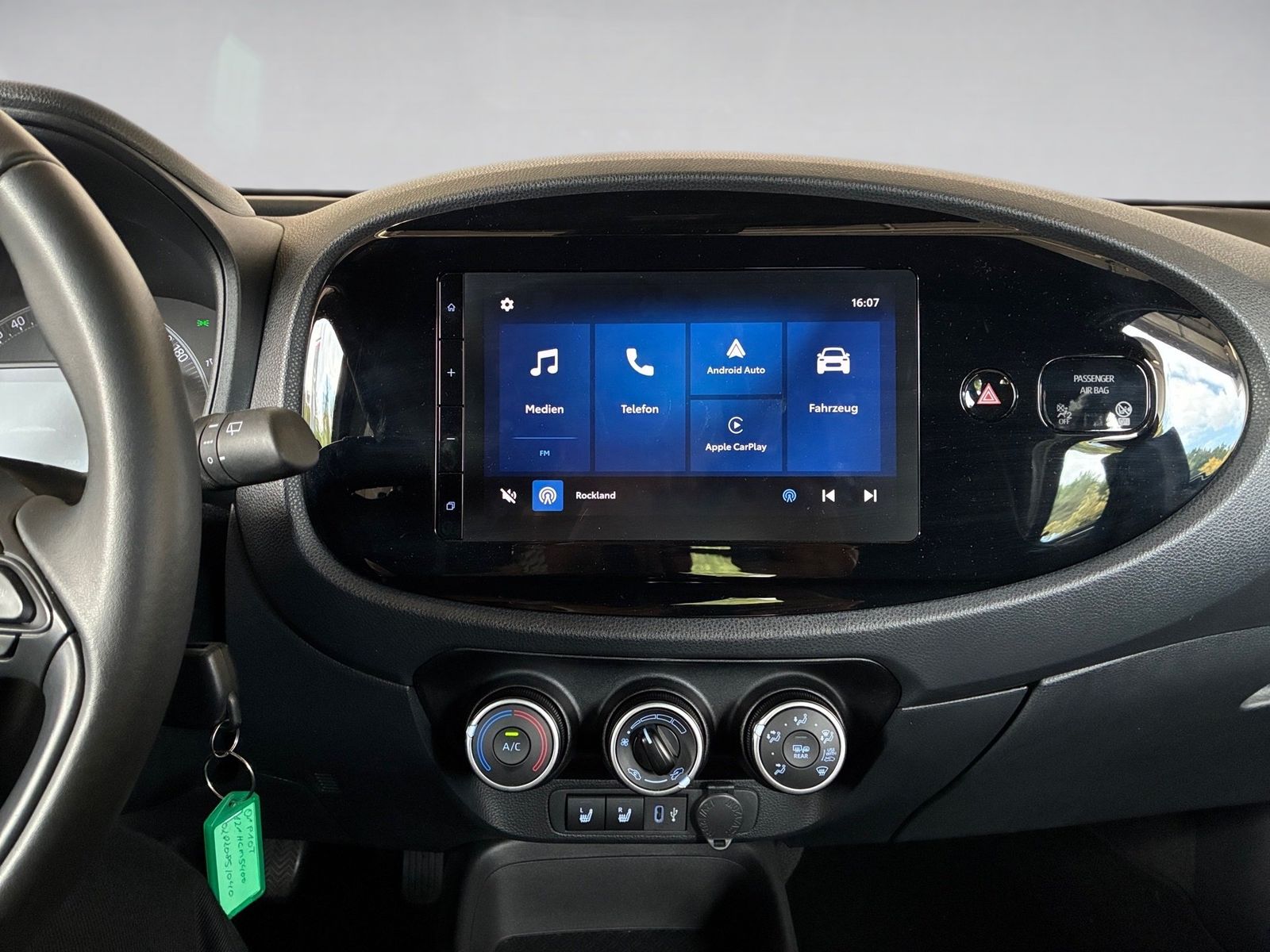Fahrzeugabbildung Toyota Aygo X 1.0 Business Edition SHZ,Kamera,ACC