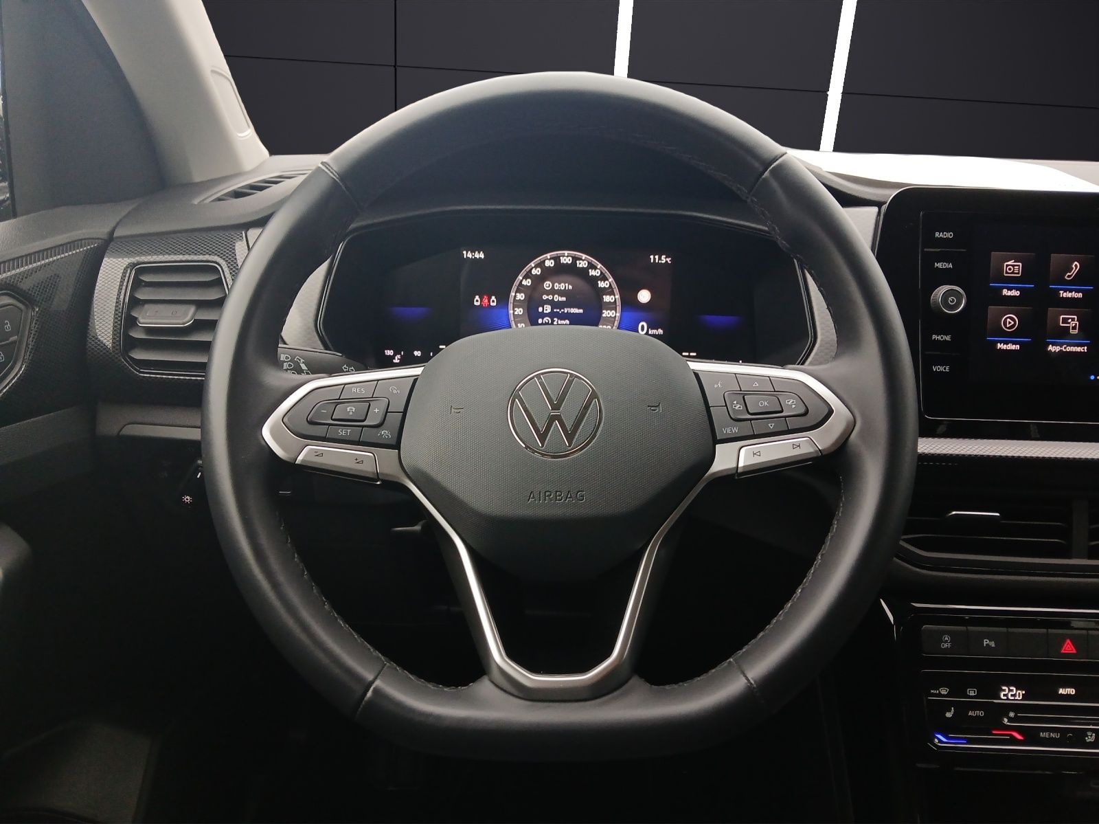 Fahrzeugabbildung Volkswagen T-Cross TSI Life Matrix AID ACC PDC SH