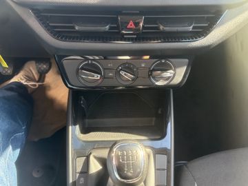 Fahrzeugabbildung SKODA Fabia 1.0TSI Essence LED Klima Temp DAB PDC uvm