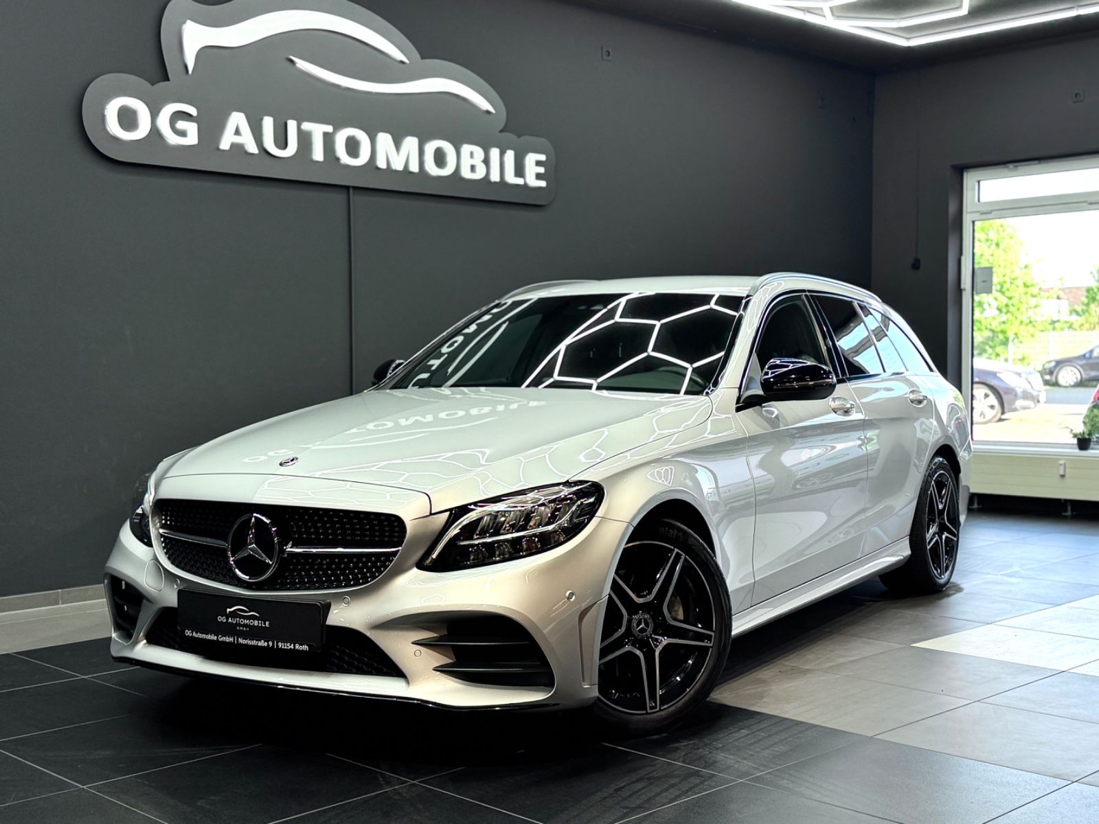 Mercedes-Benz C 180 T CGI AMG*KAMERA*LED*AHK*NAVI*LEDER*TEMPO