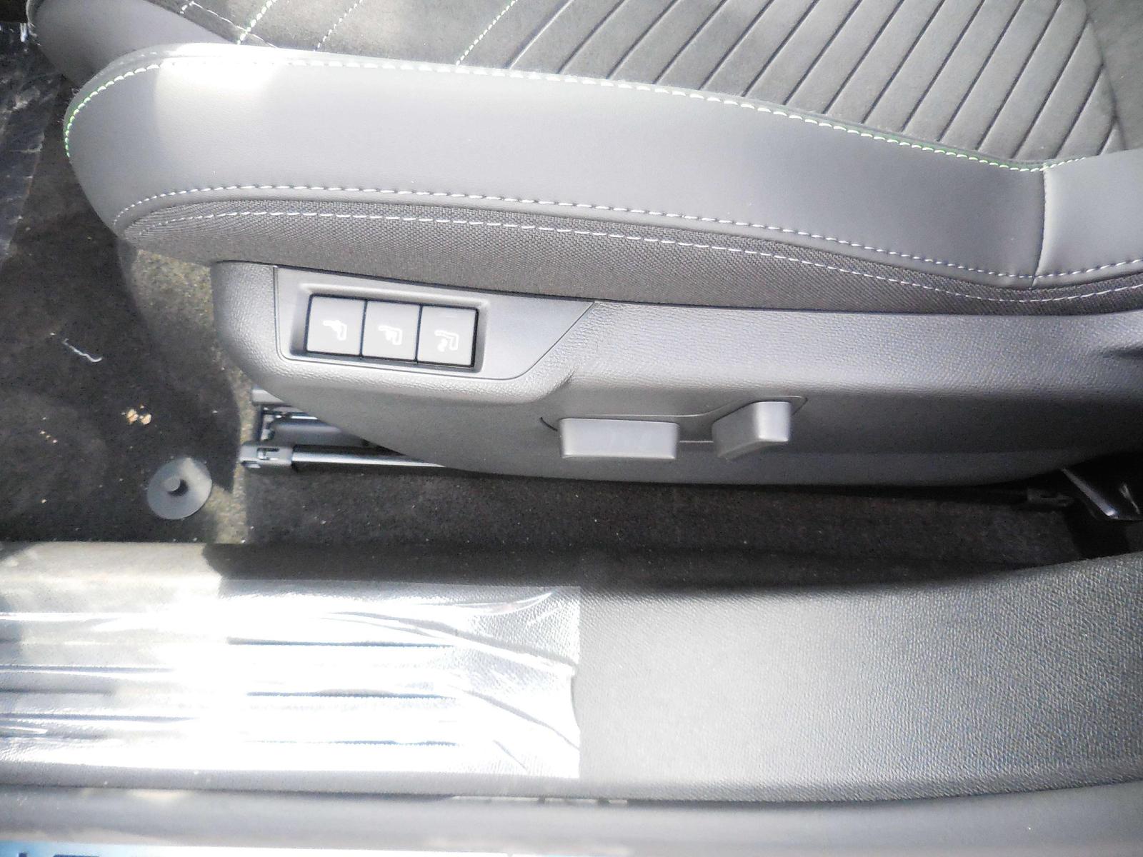 Peugeot 2008 GT Hybrid 145 e-DSC6*NAVI-Sitzheizung-360  