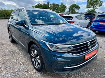 Volkswagen Tiguan - 1
