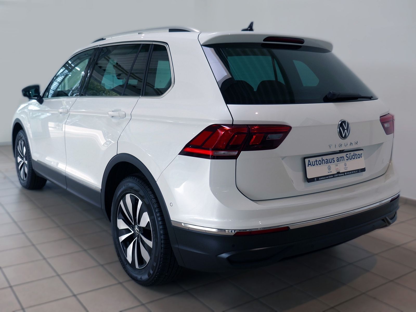 Fahrzeugabbildung Volkswagen Tiguan MOVE 2.0 TDI DSG | LED RFK ACC Navi