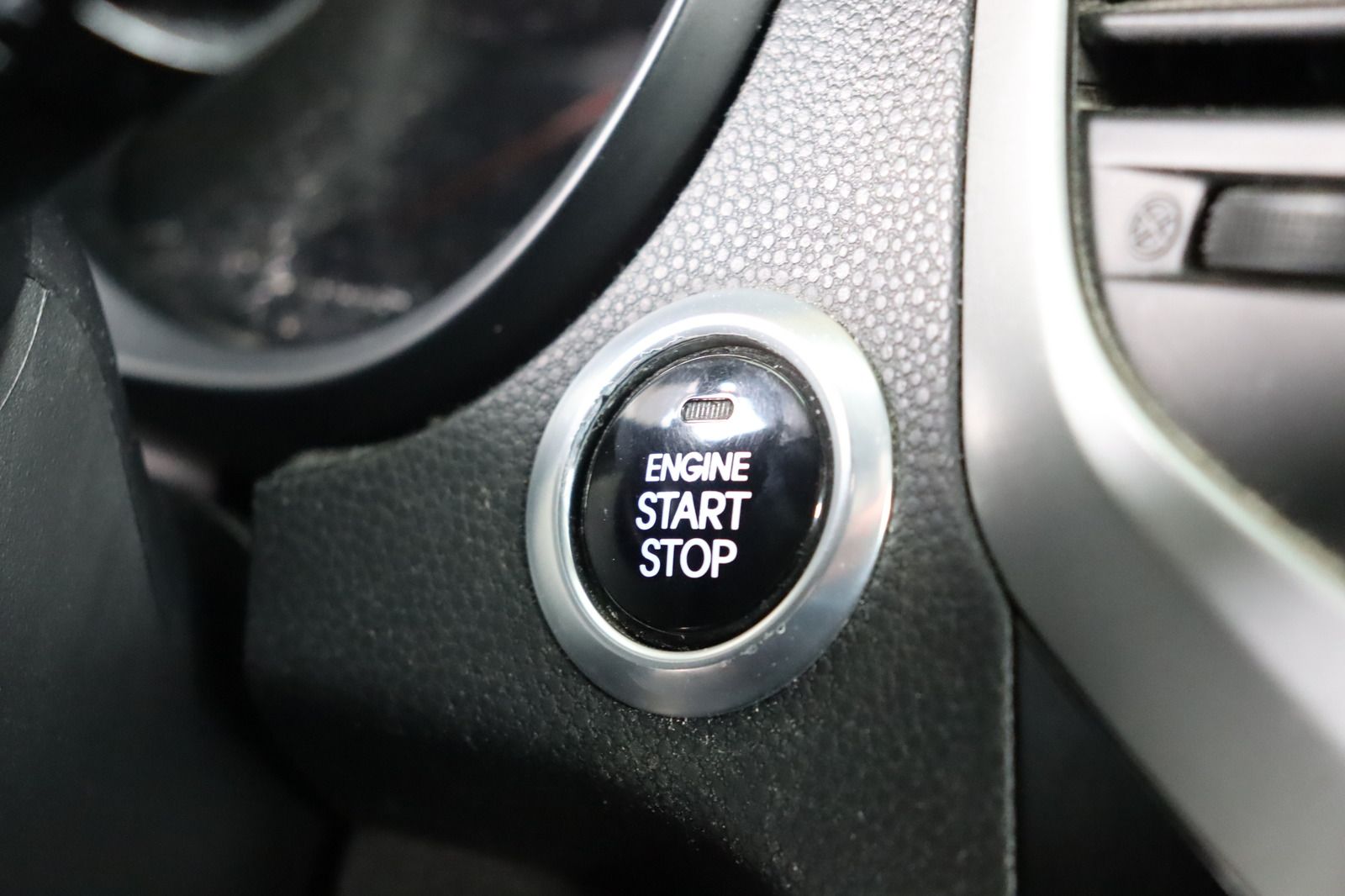 Fahrzeugabbildung Hyundai ix20 * HU/AU bis 06.2028 * 8-fach bereift Comfor