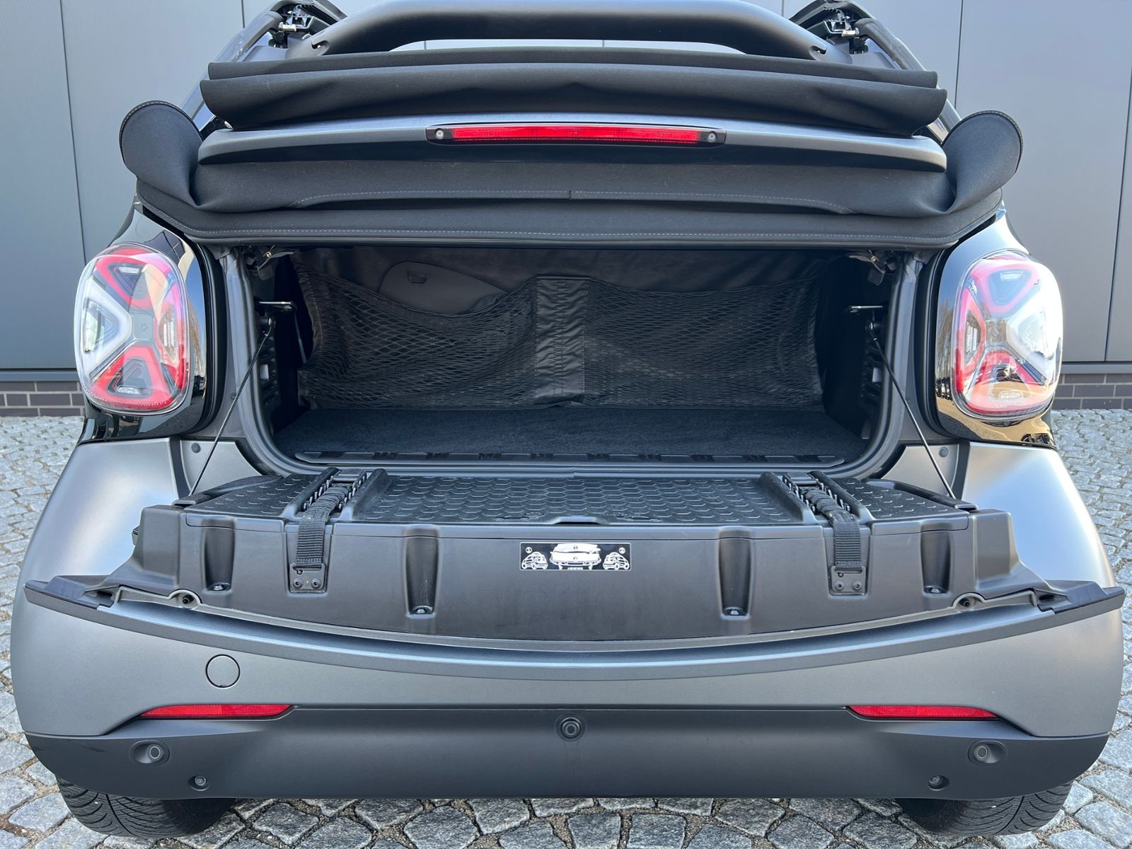Fahrzeugabbildung Smart fortwo cabrio electric drive EQ *Navi, SHZ, PDC