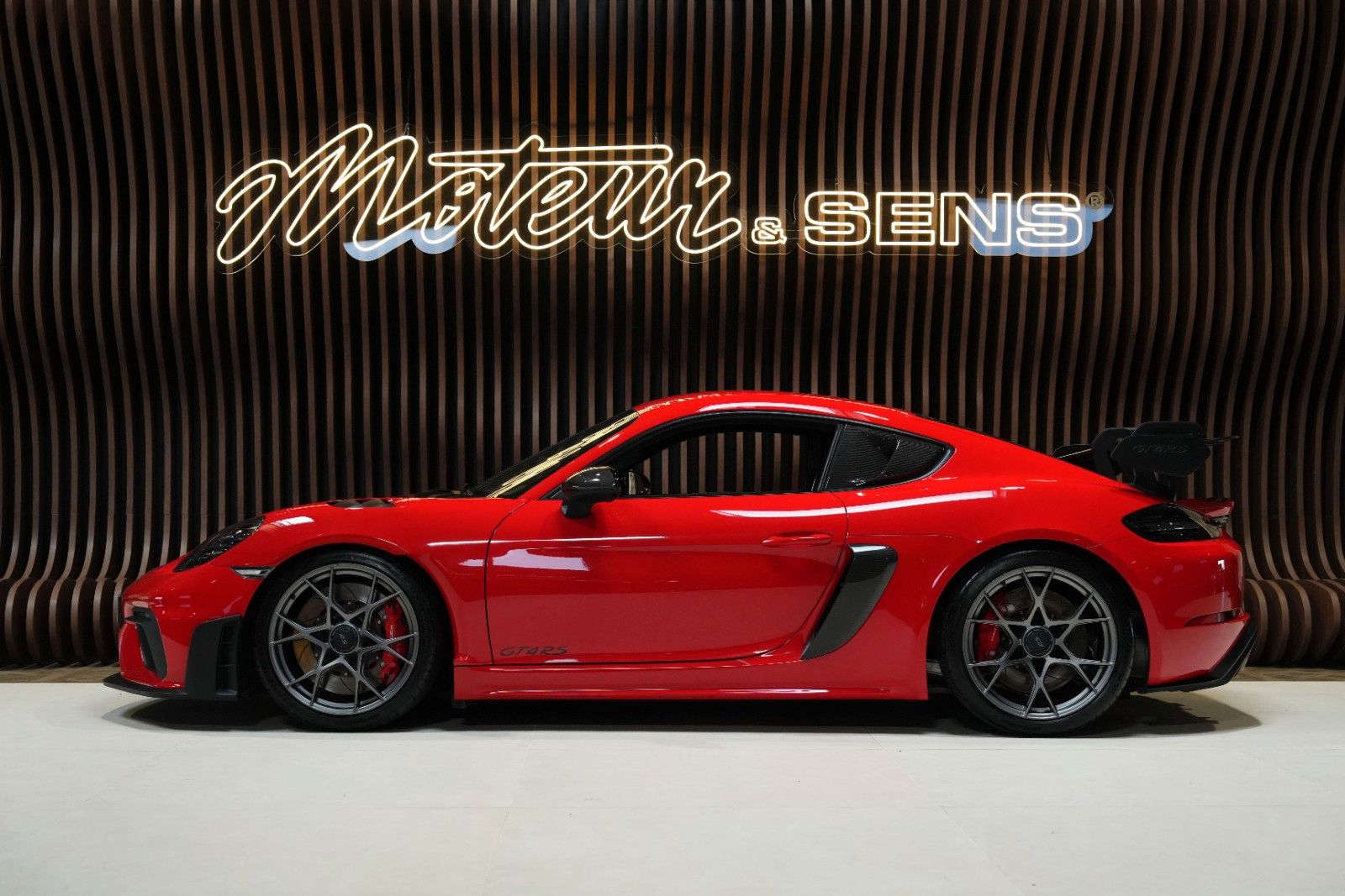 Porsche Cayman GT4 RS - imagem 3