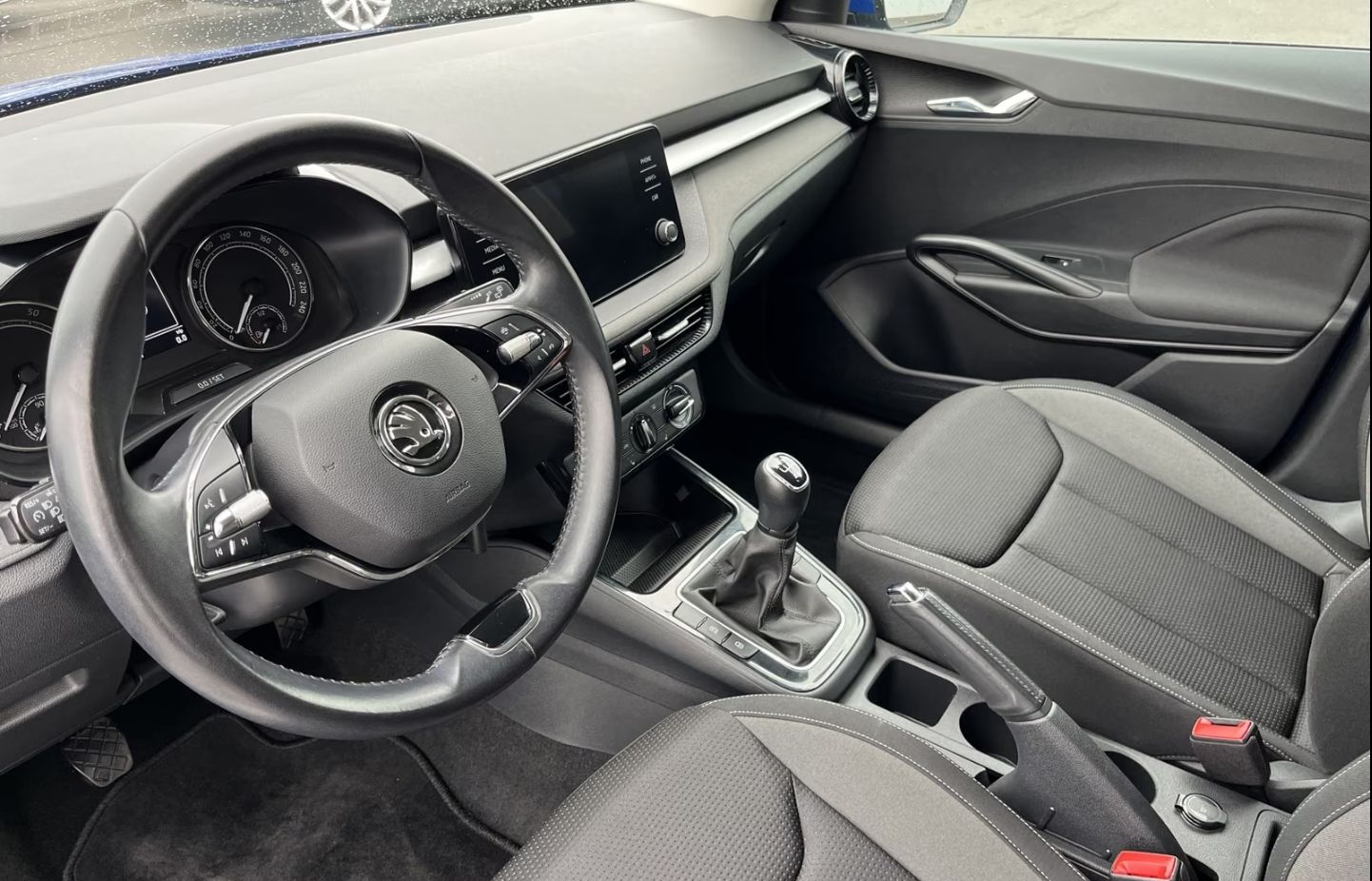 Fahrzeugabbildung SKODA Fabia 1.0 Tour LED Klima DAB SHZ PDC