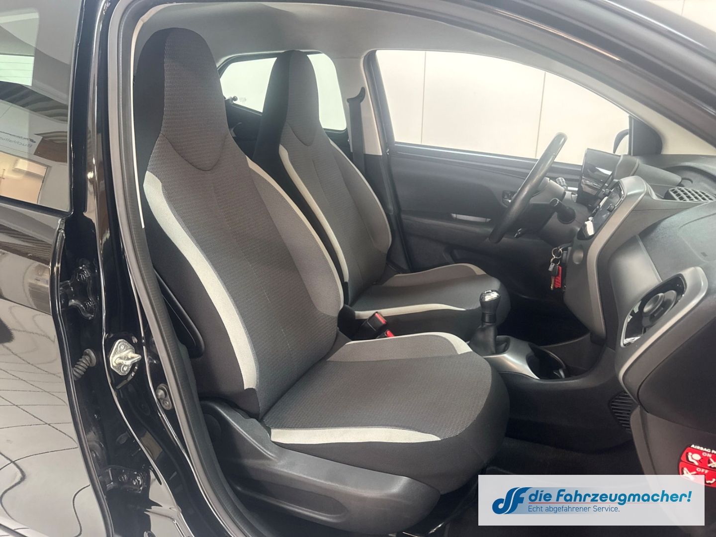 Fahrzeugabbildung Toyota Aygo X-Play Team D 1.0 EU6d Apple CarPlay Androi