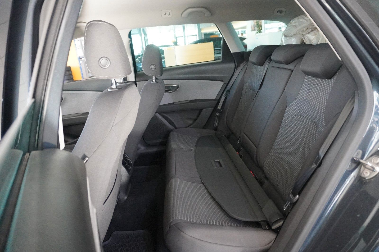 Fahrzeugabbildung SEAT Leon ST 1.6 TDI STYLE DSG NAVI/LED/KAMERA/SH/AHK