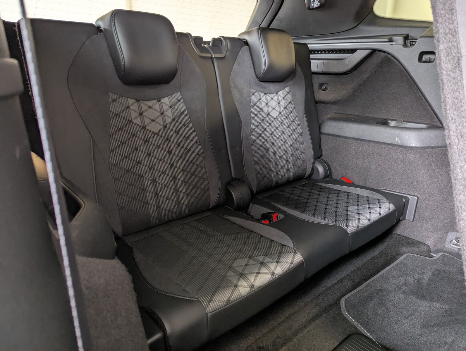 VW Tayron 2.0TDI 4M R-Line Launch Pano Black AHK 20 - Image 18