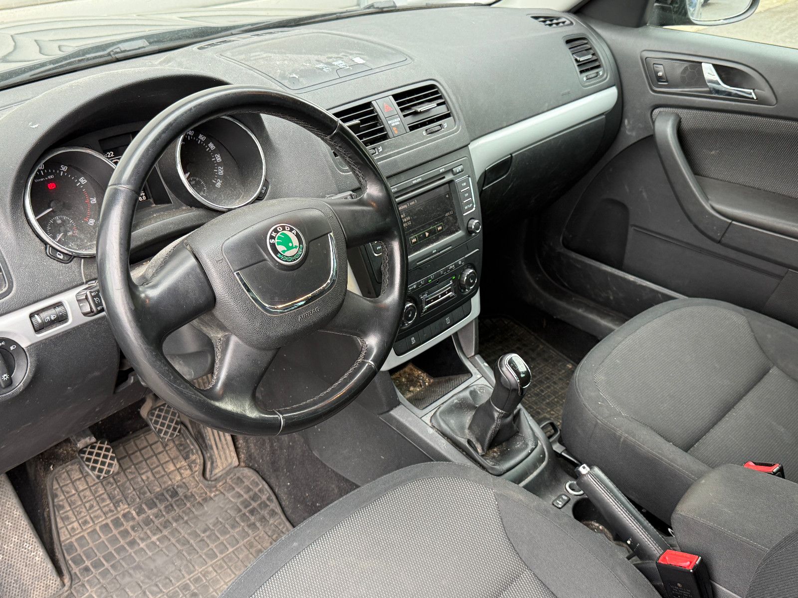 Fahrzeugabbildung SKODA Yeti Ambition Plus Edition AHK SHZ PDC GRA Klima