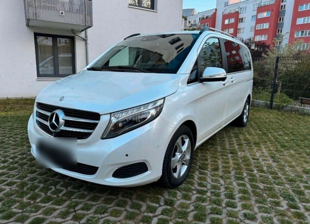 Image of Mercedes-Benz E 220