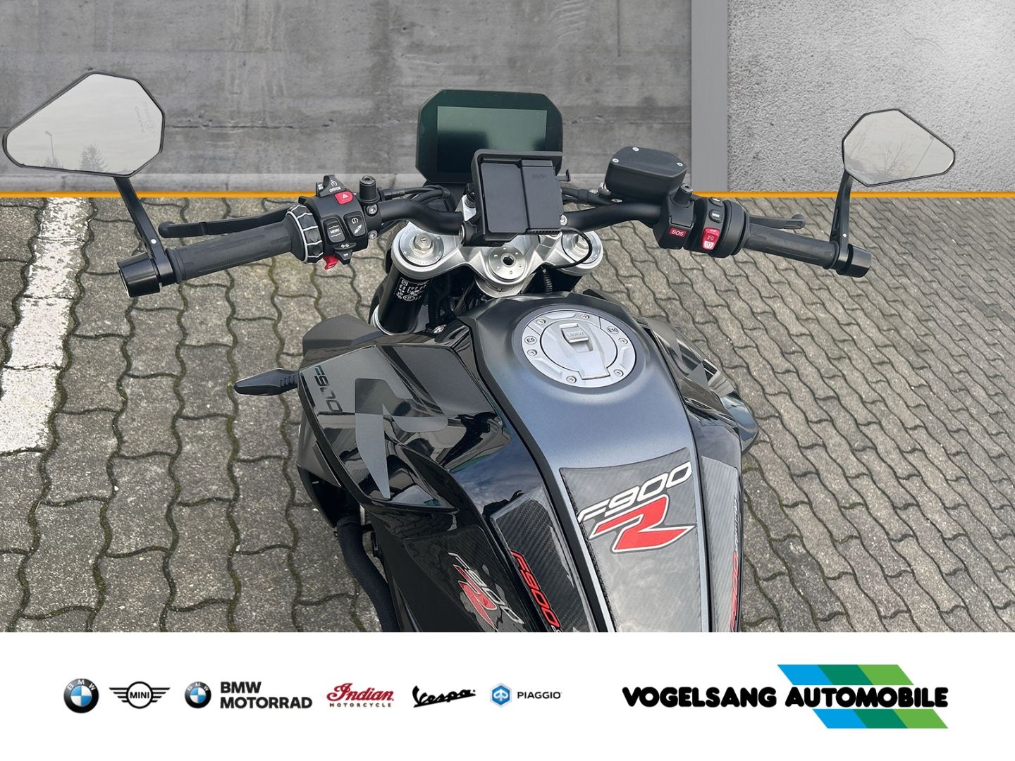 Fahrzeugabbildung BMW F 900 R Tripleblack, Komfort-Paket, Dynamik-Pake