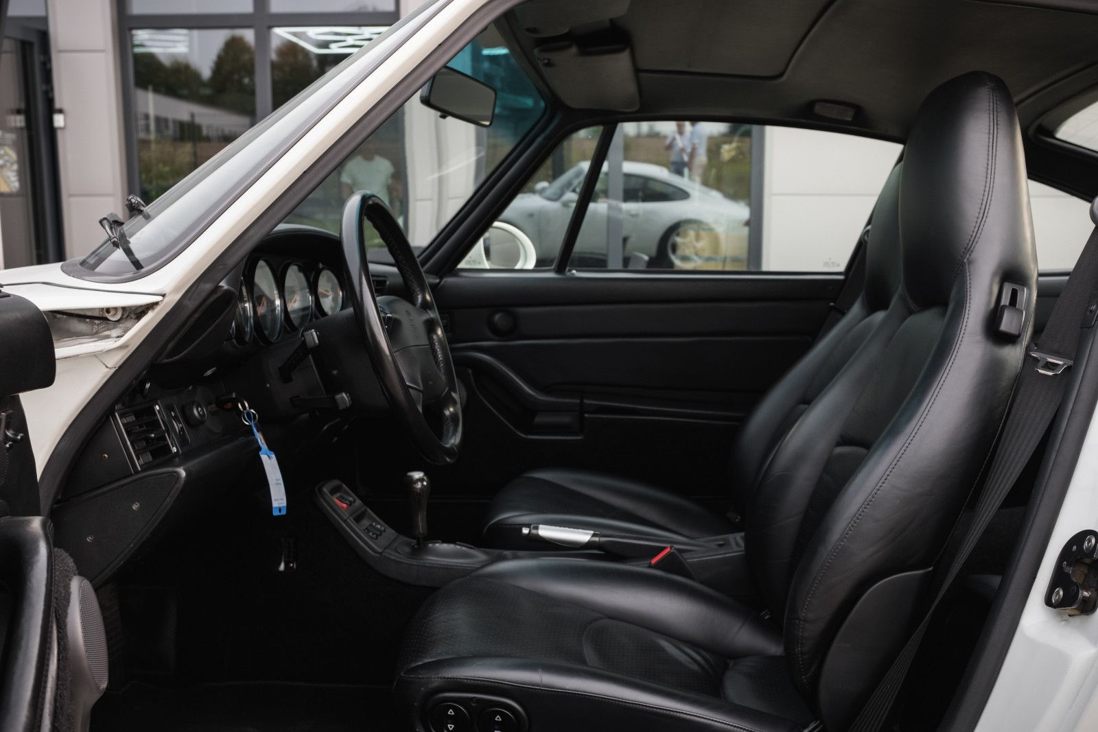 Fahrzeugabbildung Porsche 993/911 Carrera Coupé DAB-Tuner-Navigation