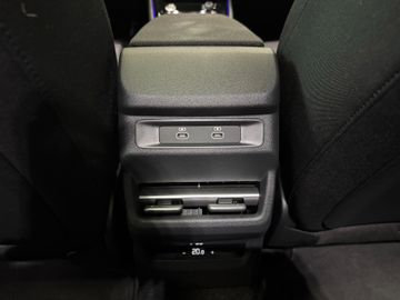 Audi Q3 TFSI 110 kW AHK*StHz*Panodach*