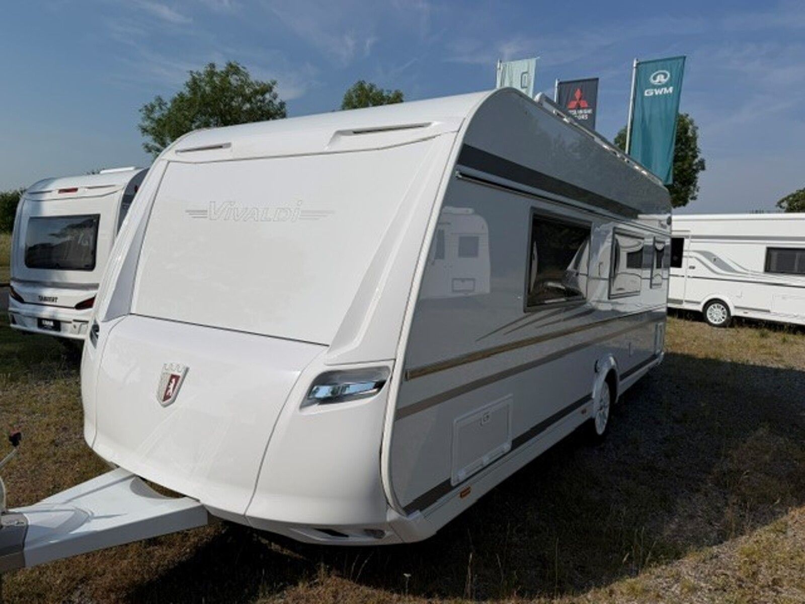 Fahrzeugabbildung Tabbert Vivaldi 550 DF 2.5 Mover Solar Queensbett Ofen