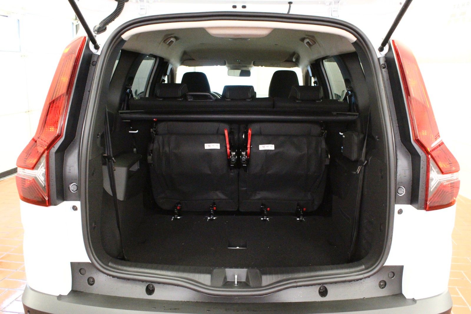 Fahrzeugabbildung Dacia Jogger TCe 100 ECO-G Expression*7-Sitzer*Winterp