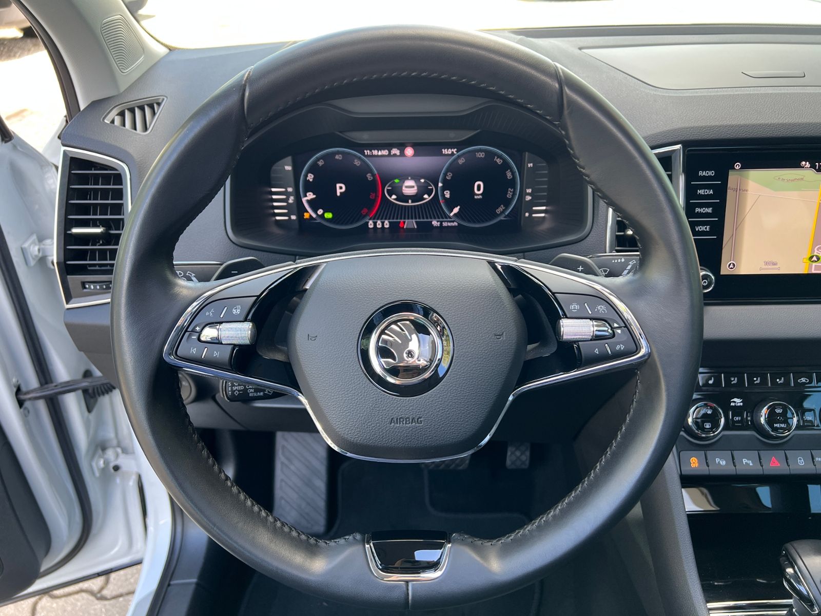 Fahrzeugabbildung SKODA Karoq Clever 1.5 TSI DSG *LED,Pano,Navi,Kamera,1