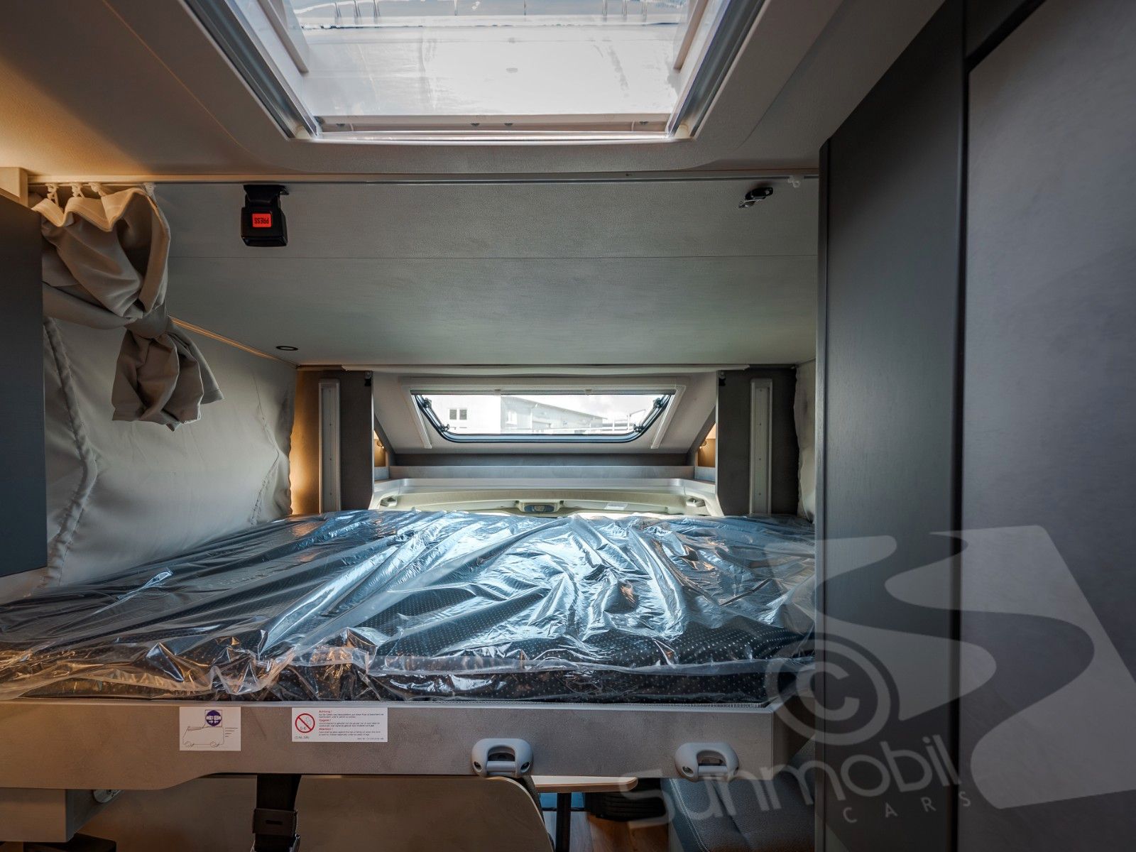 Fahrzeugabbildung Crosscamp EXPDN 7.0 E Peugeot Automatik