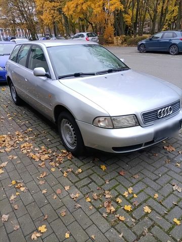 Audi A4 2.6 Benzin Neue TÜV