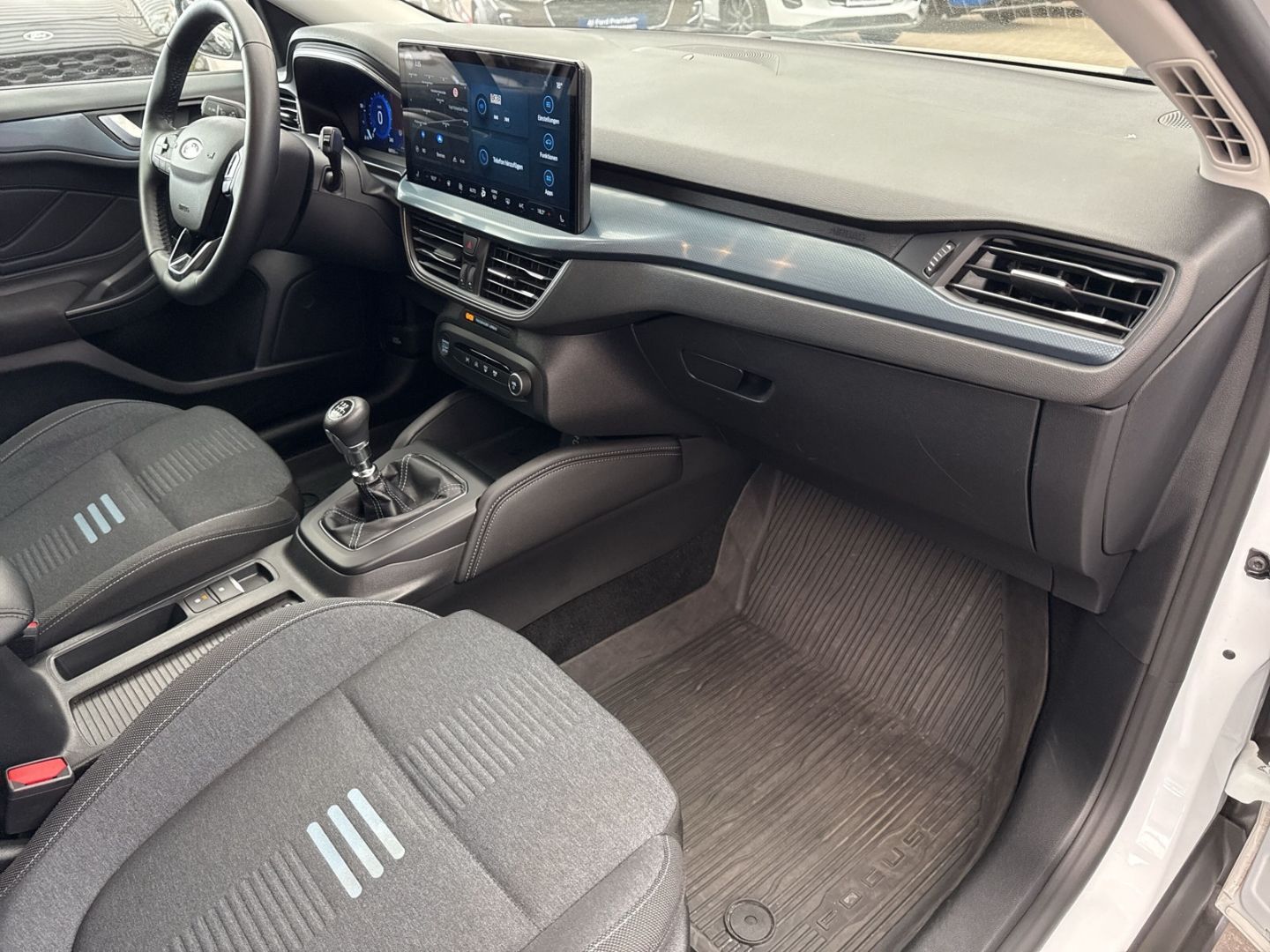 Fahrzeugabbildung Ford Focus Turnier Active X B&O Kamera Winterpaket