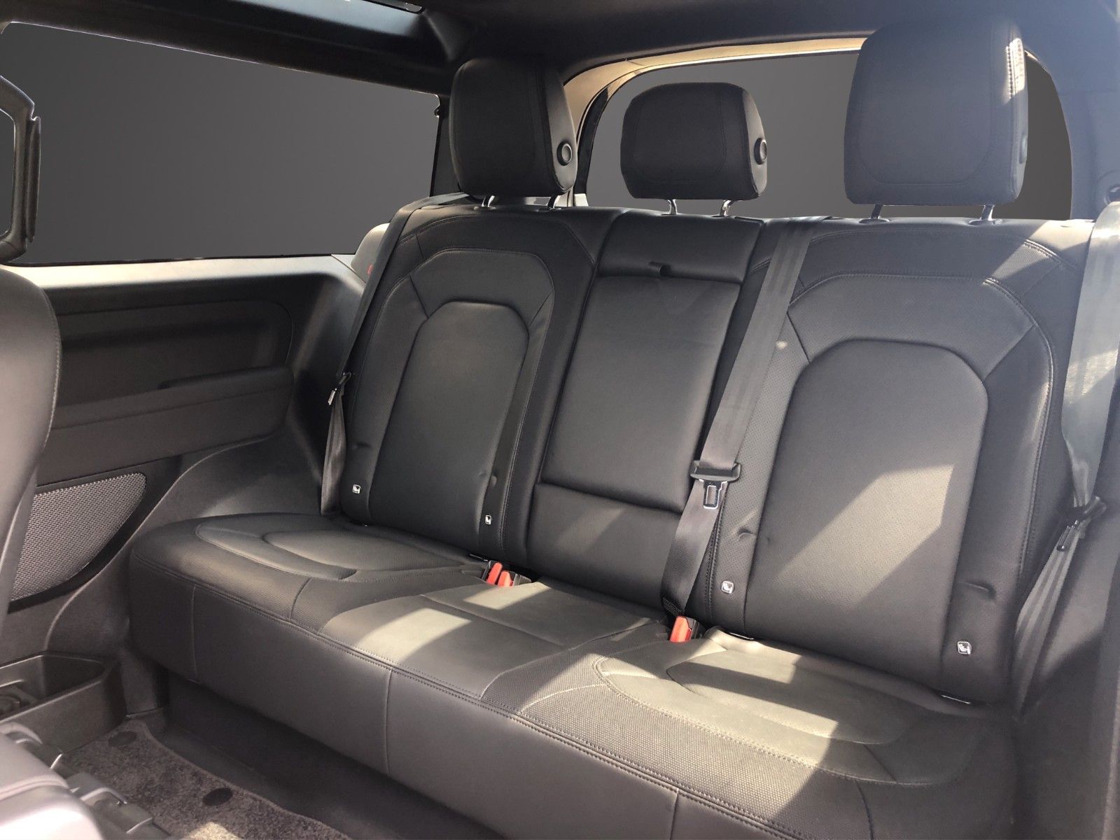 Fahrzeugabbildung Land Rover Defender 90 D250 X-Dynamic SE m. Winde