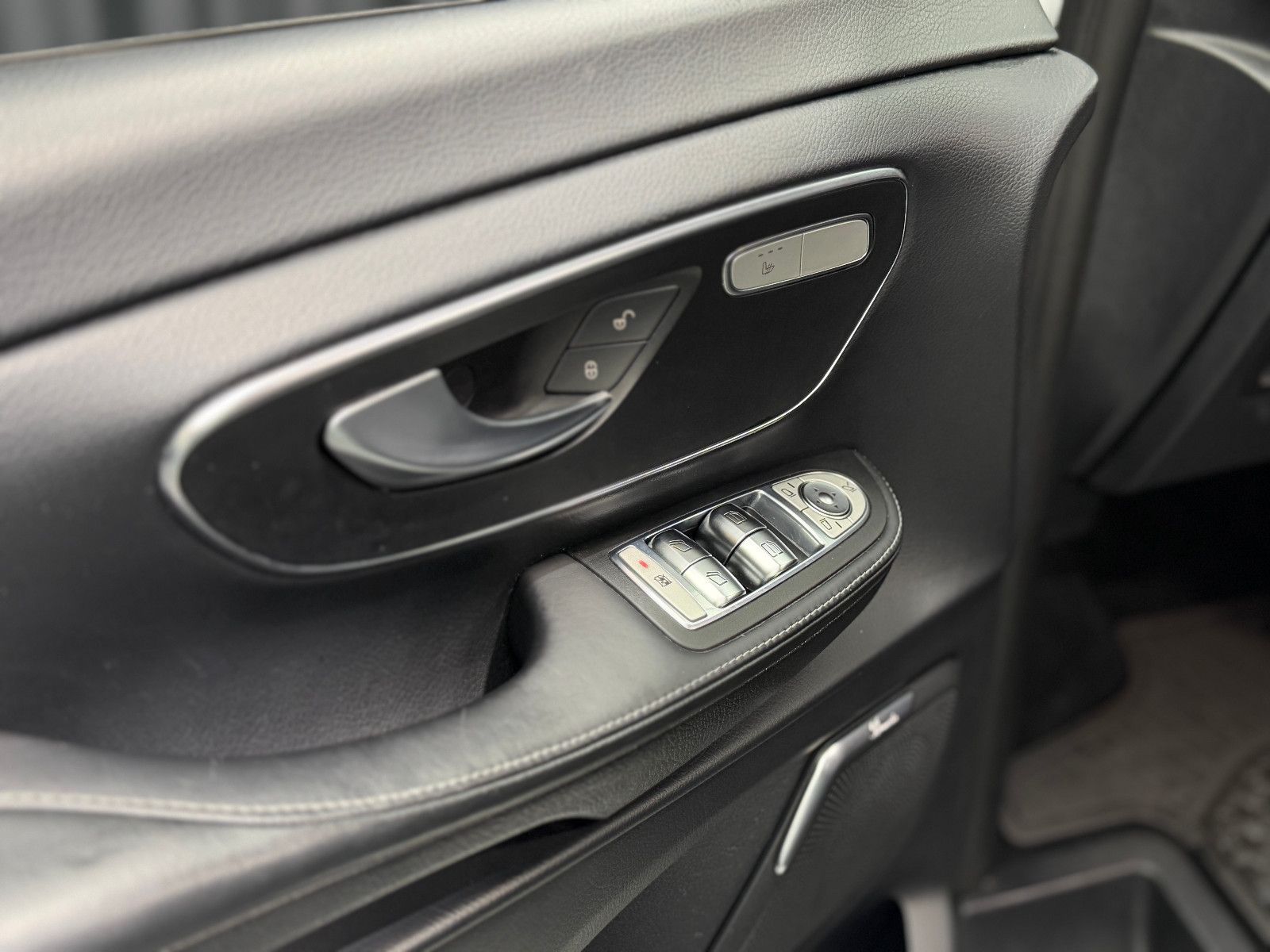 Fahrzeugabbildung Mercedes-Benz V250d NIGHT EDITION 4MATIC lang AMG-LINE|360°|