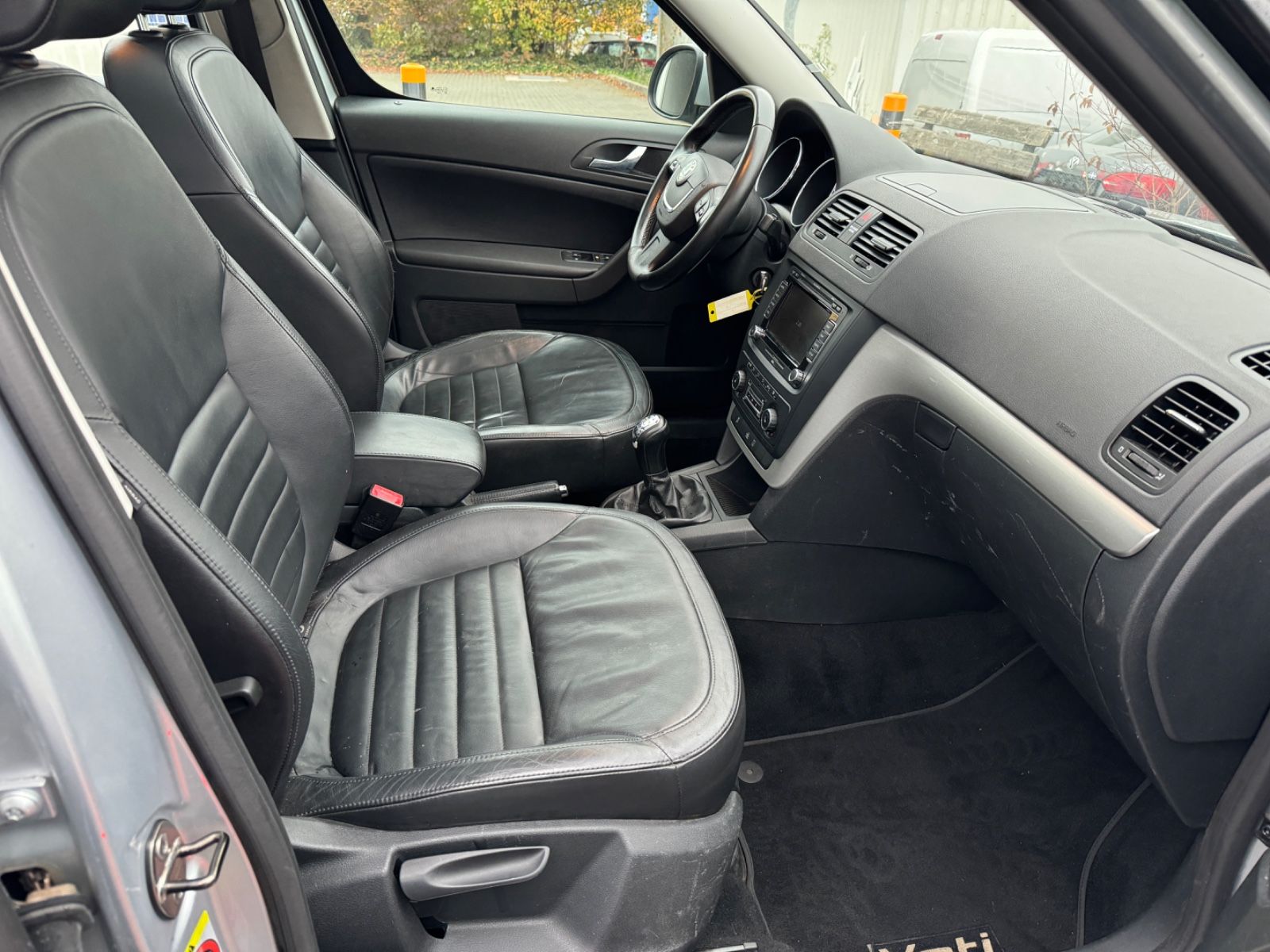 Fahrzeugabbildung SKODA Yeti Experience 4x4 Leder+Panorama+Navi+Xenon