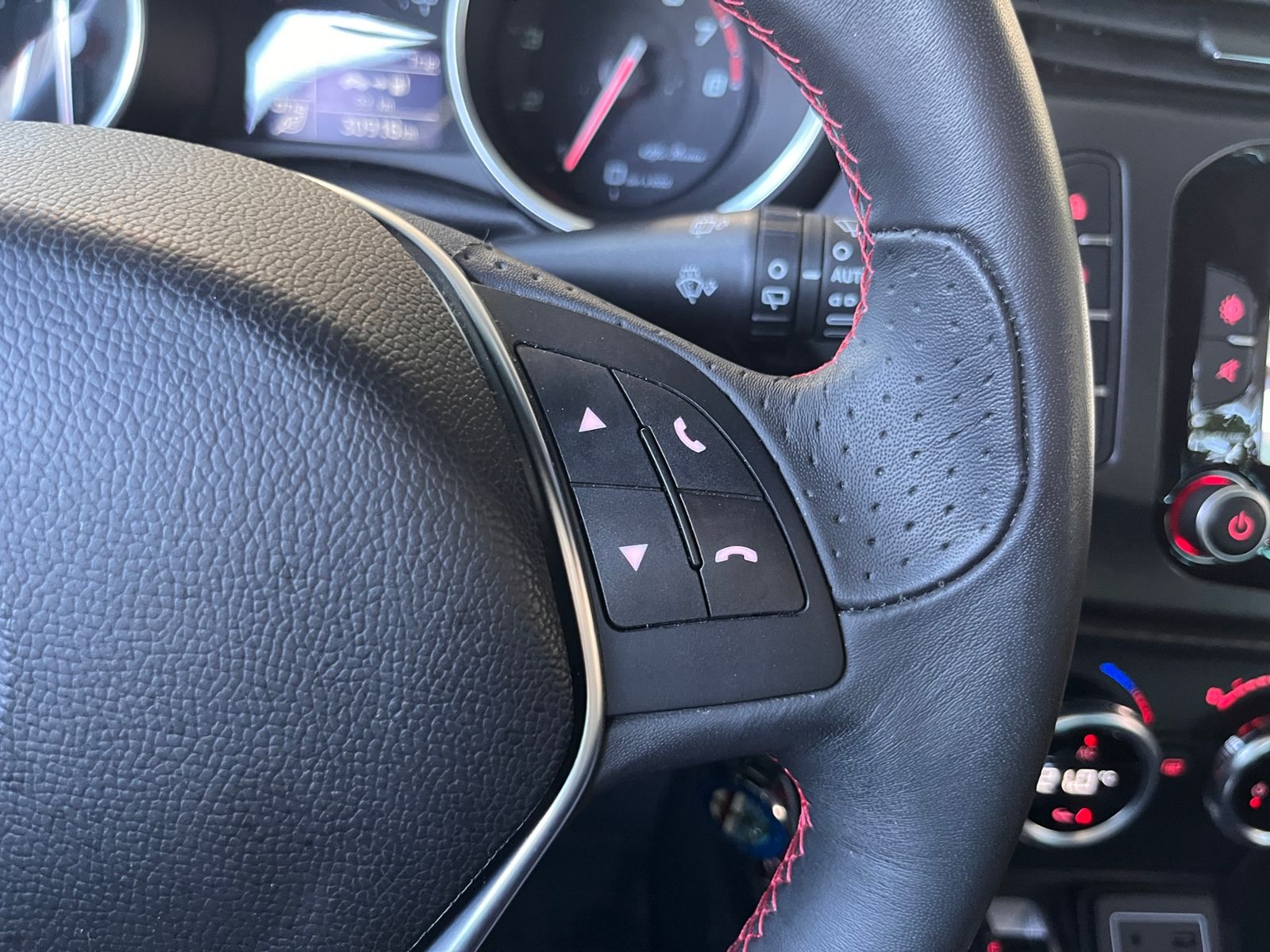 Fahrzeugabbildung Alfa Romeo Giulietta Sprint PDC NAVI ALU