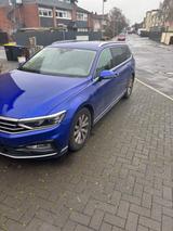 Volkswagen Passat Elegance R-Line IQ Light - VW Passat Gebrauchtwagen in Köln