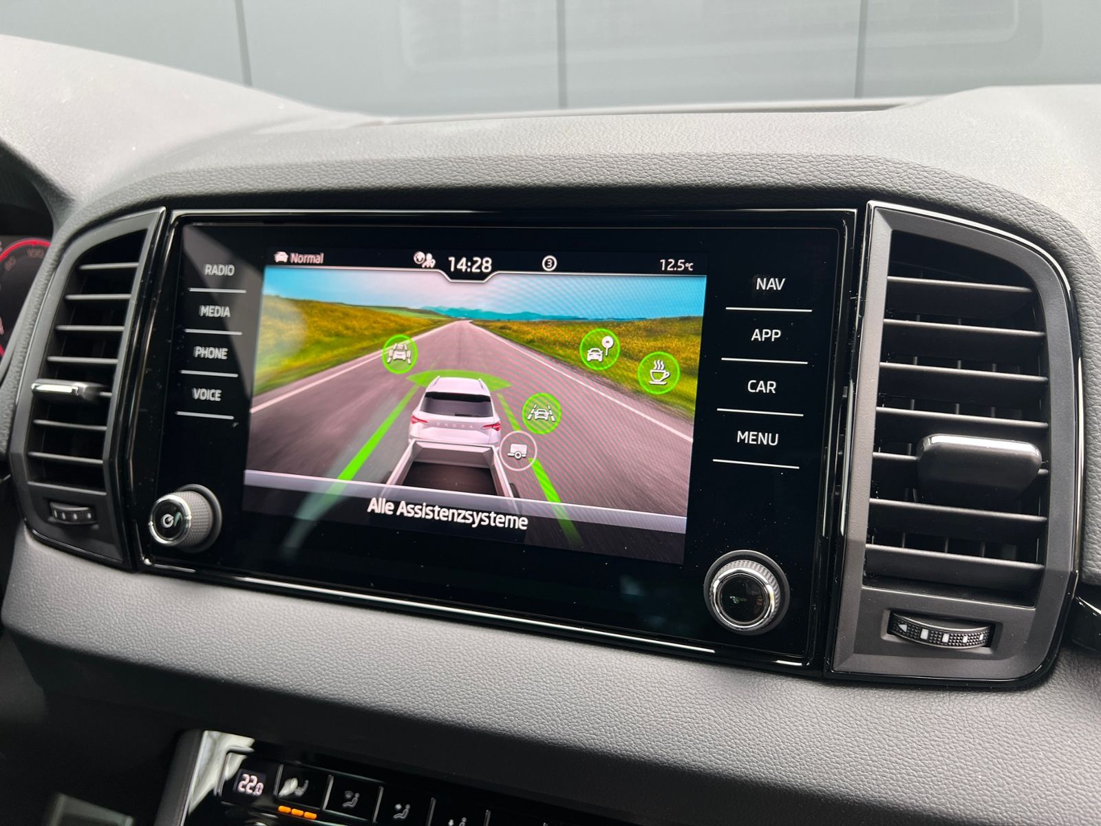 Fahrzeugabbildung SKODA Karoq Sportline 1.5 TSI DSG *Garantie, AHK, LED,