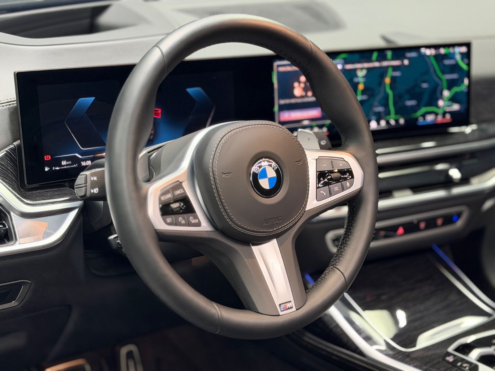 Fahrzeugabbildung BMW X7 xDrive 40d M SPORT PRO|LUFT|PANO|7-SITZER|AHK