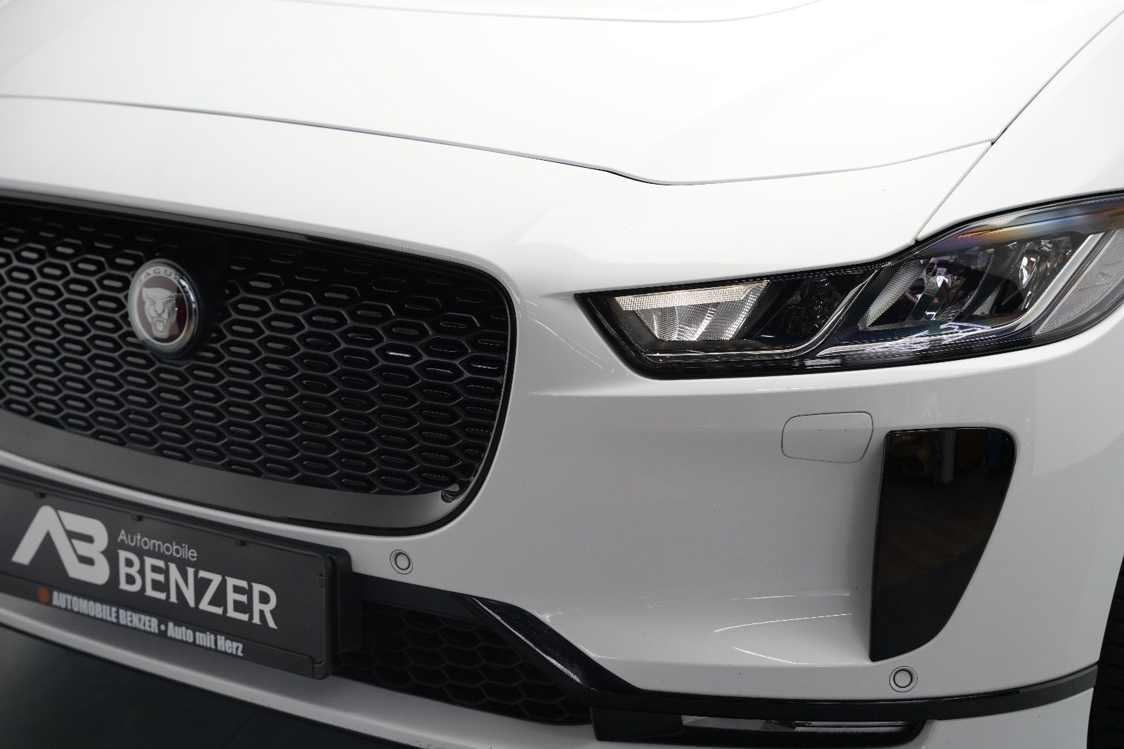 Fahrzeugabbildung Jaguar I-PACE 400 AWD/Black-Pack/CarPlay/MERIDIAN/89,6%