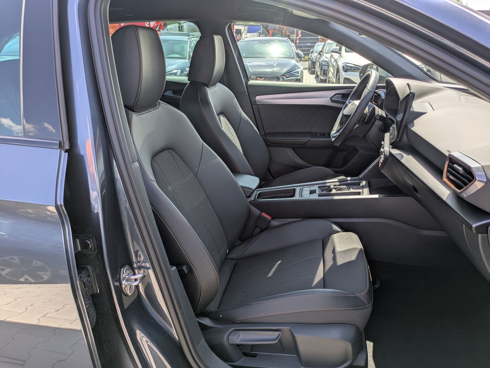Fahrzeugabbildung CUPRA Leon 1.5 eTSI DSG MATRIX-LED*ACC*APP*KAMERA*18"