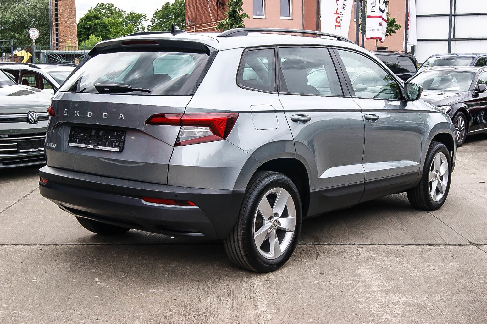 Fahrzeugabbildung SKODA Karoq 16TDI DSG Ambition 1.HAND AHK CARPLAY SIHG