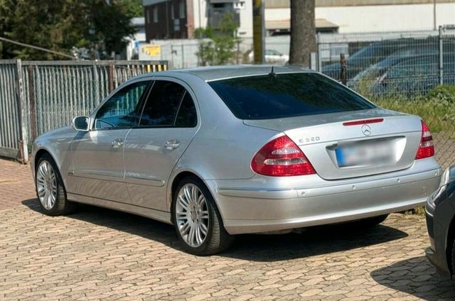 Mercedes-Benz Mercedes Benz E320 4Matic Tüv Bis 03/26...