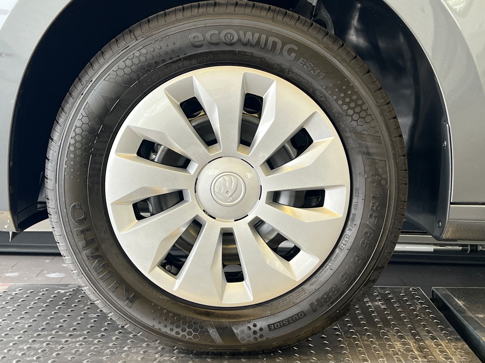 Fahrzeugabbildung SKODA Fabia Selection 1.0 MPI *Winterpaket,LED*