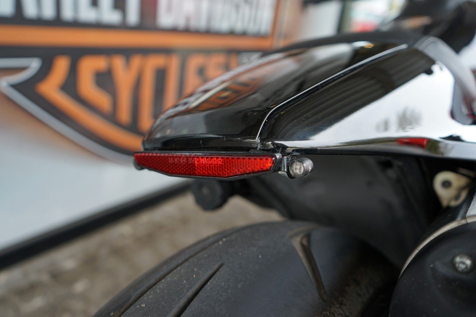 Fahrzeugabbildung Harley-Davidson Sportster S mit LED Blinkern & KZH seitl.