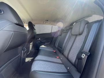 Peugeot 408 - 8
